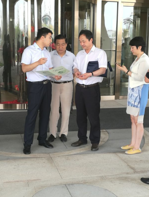 仟億達(dá)層與鋼鐵企業(yè)領(lǐng)導(dǎo)進行節(jié)能環(huán)保交流